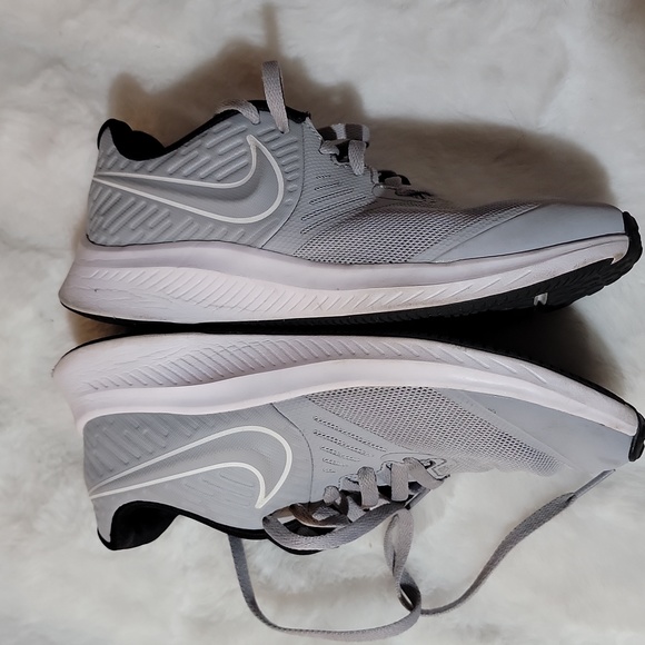 Nike Star Runner 2 Wolf Grey White Athletic Running Shoes Youth Size 3.5 - Picture 10 of 12